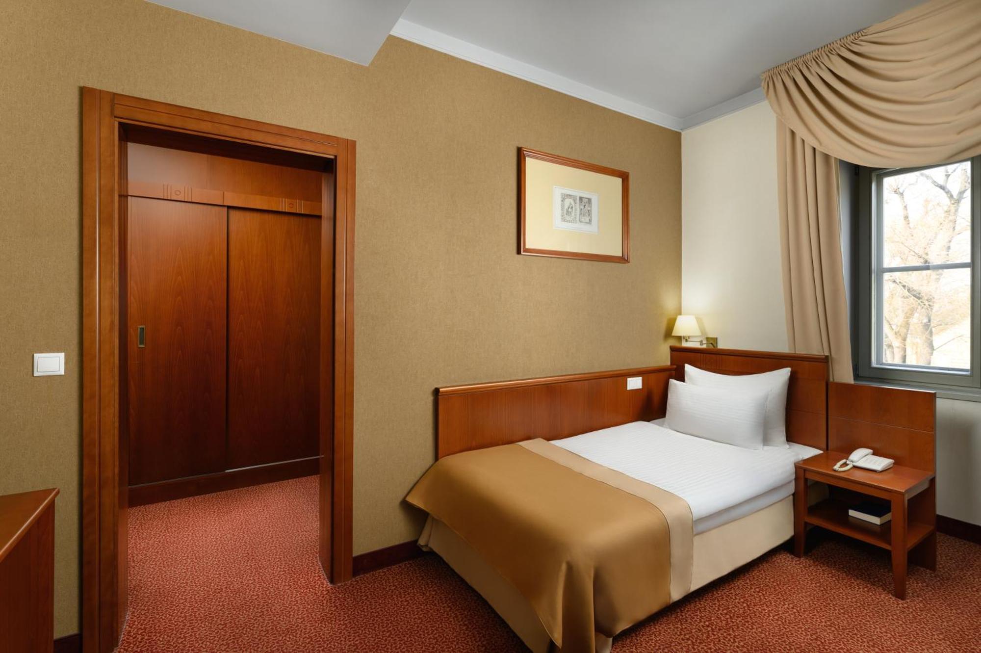 Mercure Szekesfehervar Magyar Kiraly Exterior foto