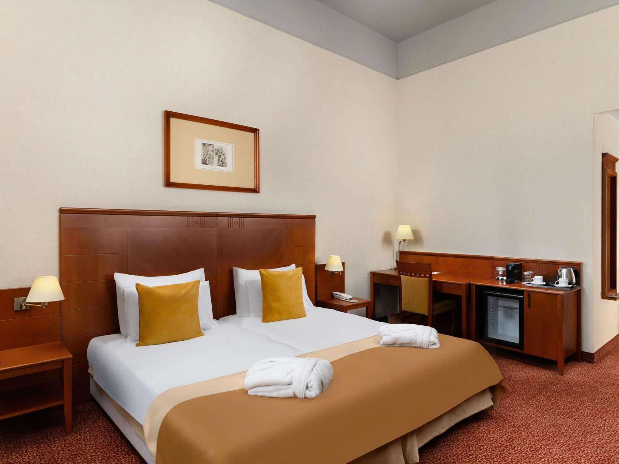 Mercure Szekesfehervar Magyar Kiraly Exterior foto