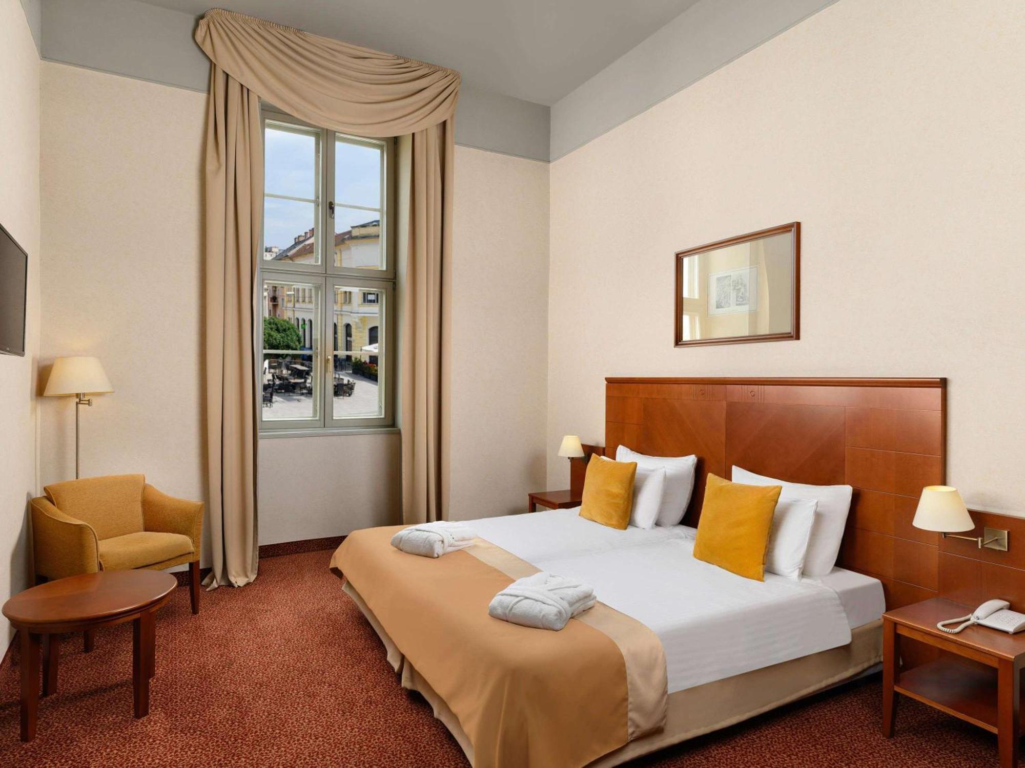 Mercure Szekesfehervar Magyar Kiraly Exterior foto