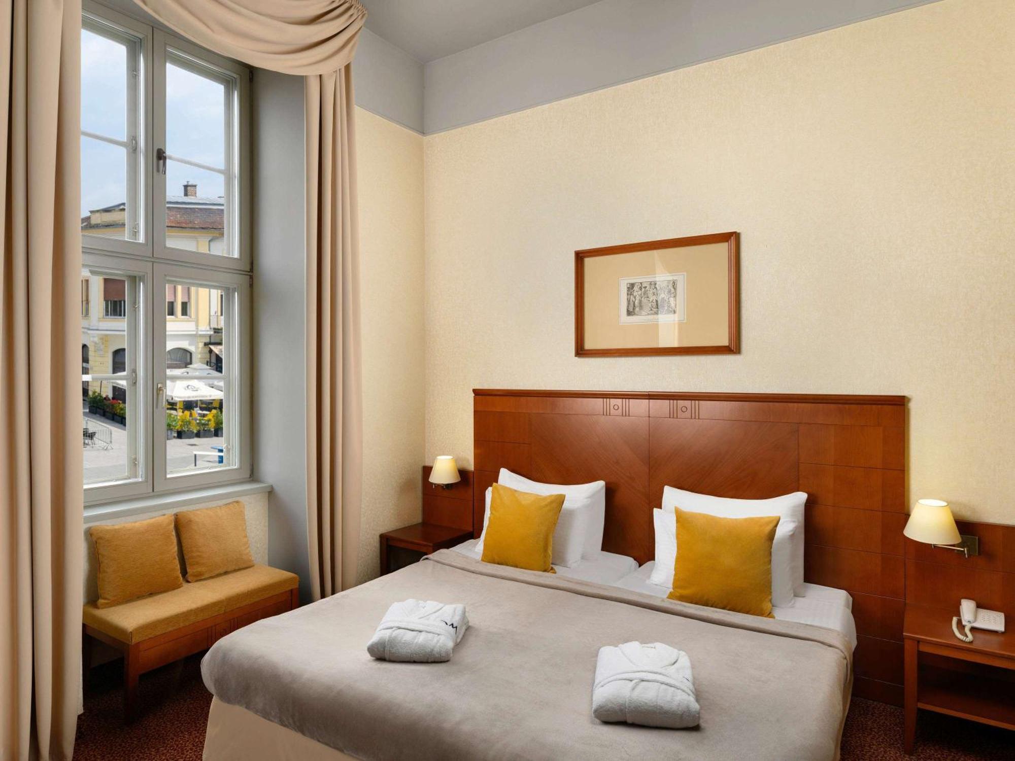 Mercure Szekesfehervar Magyar Kiraly Exterior foto