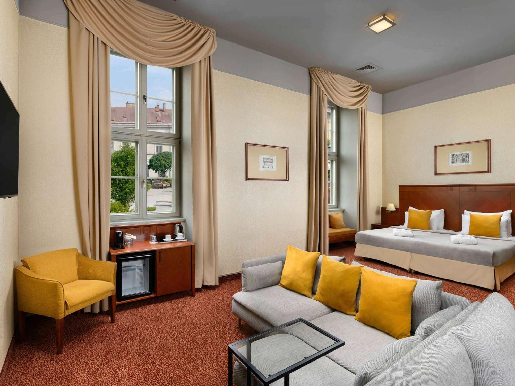 Mercure Szekesfehervar Magyar Kiraly Exterior foto